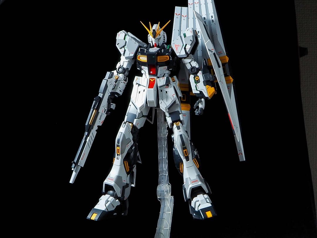 mg νガンダム　ver.ka 全塗装　完成品 筋彫り　マスキング　発光など
