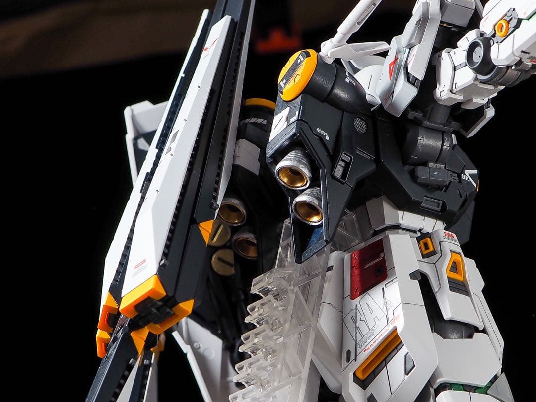 mg νガンダム　ver.ka 全塗装　完成品 筋彫り　マスキング　発光など