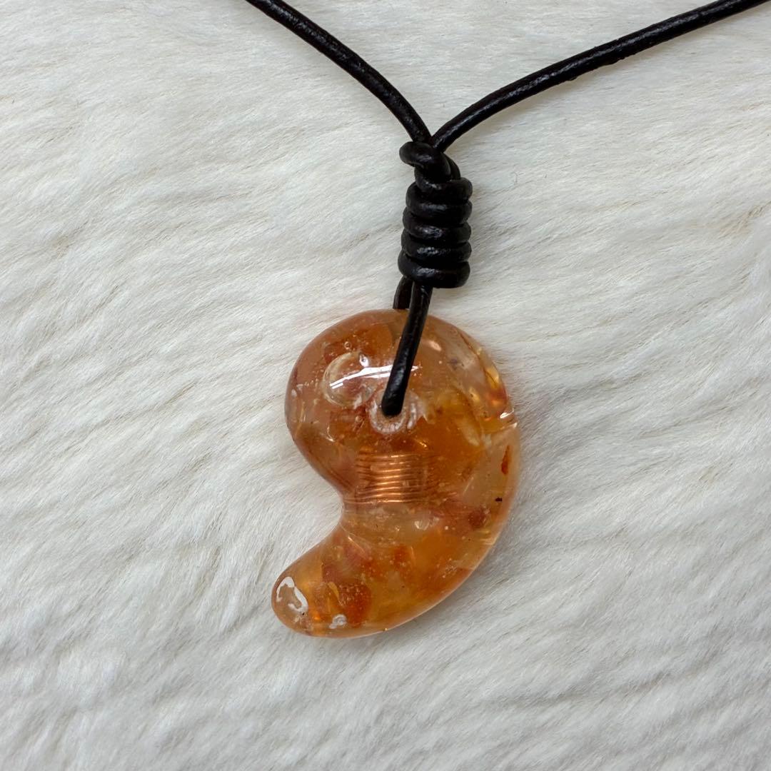 ☆7月誕生石:カーネリアン☆勾玉オルゴナイト【ブレスレットおまけ付き】V42-1