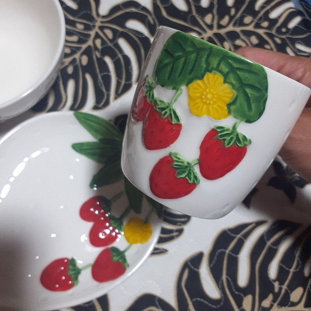 新品、イチゴデザイン陶器食器セット