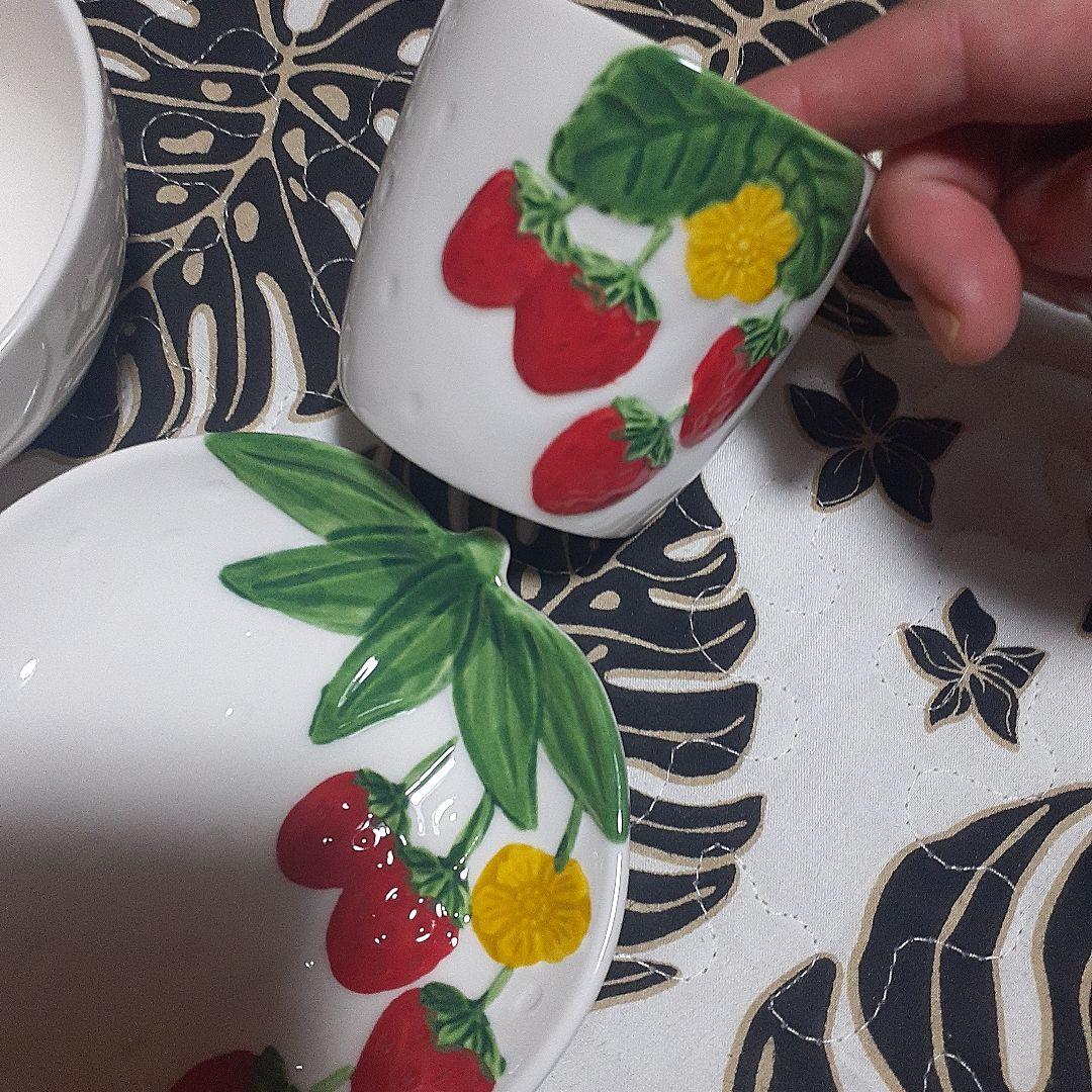 新品、イチゴデザイン陶器食器セット
