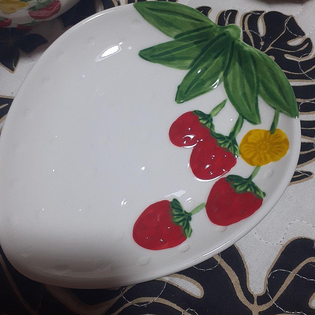 新品、イチゴデザイン陶器食器セット