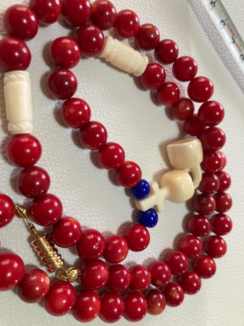 アイヌ工芸　山サンゴ　ネックレス　マッコウ鯨の飾玉付き