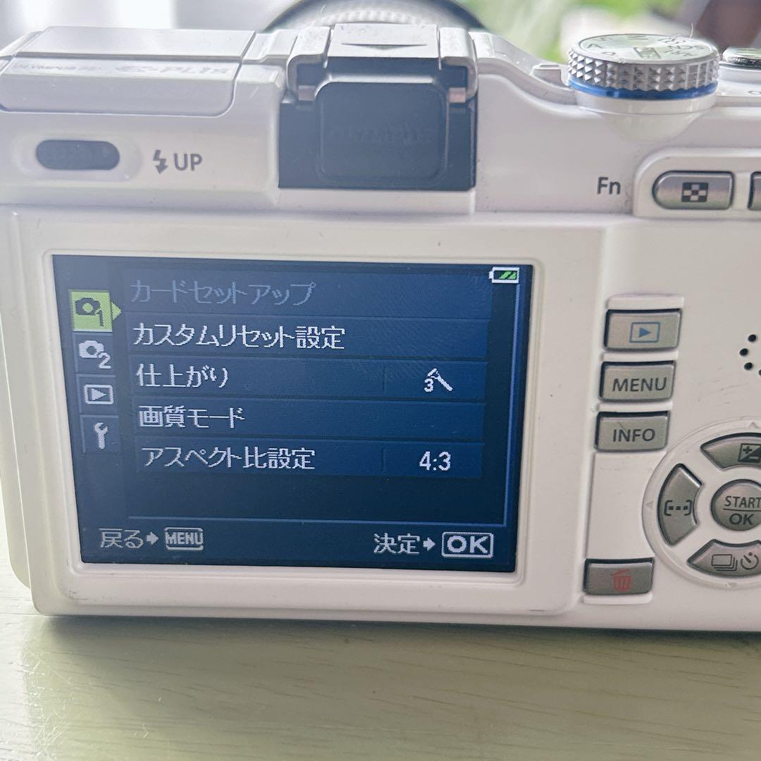 OLYMPUS ミラーレス一眼 PEN E-PL1s ホワイト純正バッテリー付属