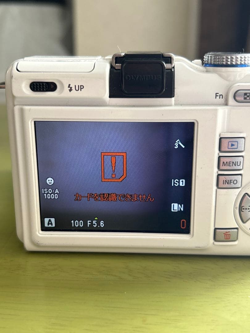 OLYMPUS ミラーレス一眼 PEN E-PL1s ホワイト純正バッテリー付属