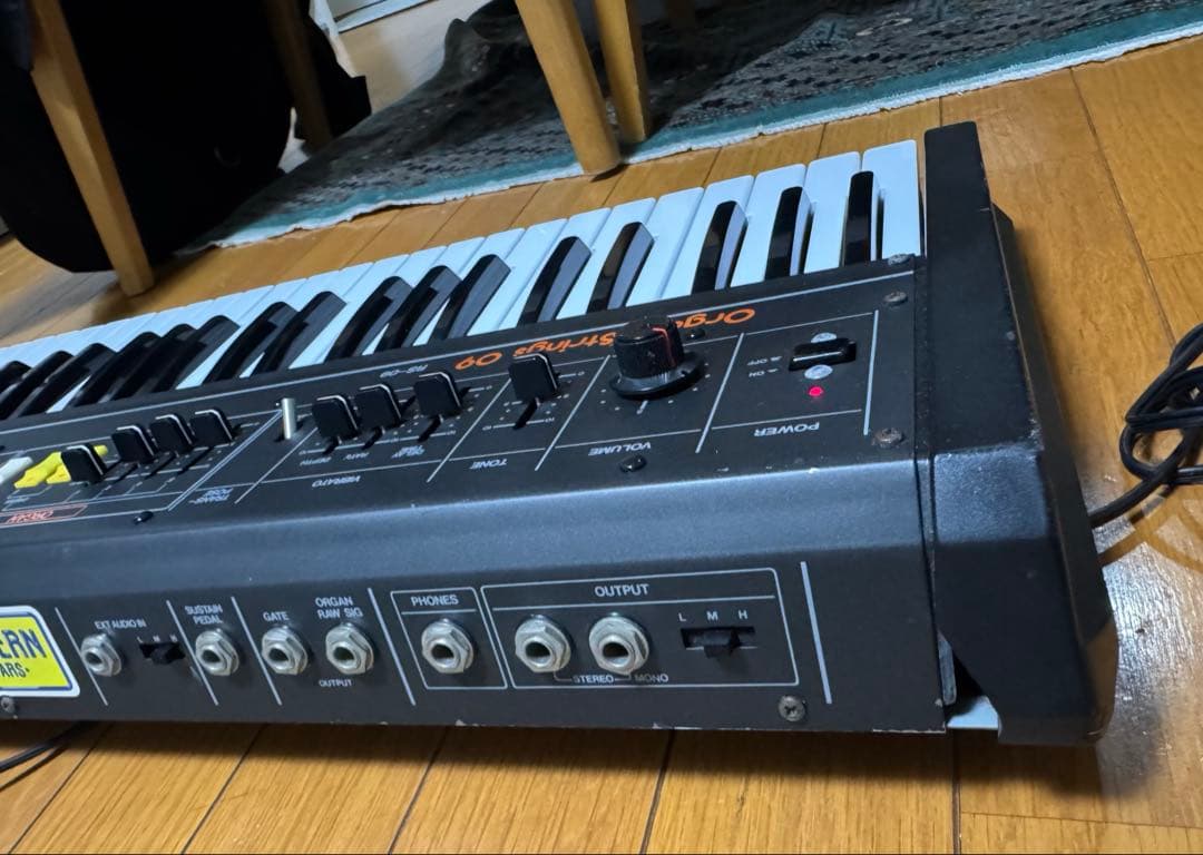 Roland RS-09 シンセサイザー
