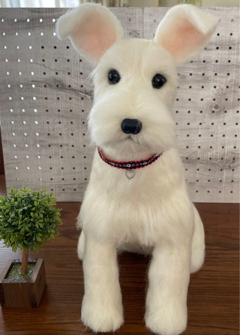 羊毛フェルト　ミニチュアシュナウザー　白シュナちゃん