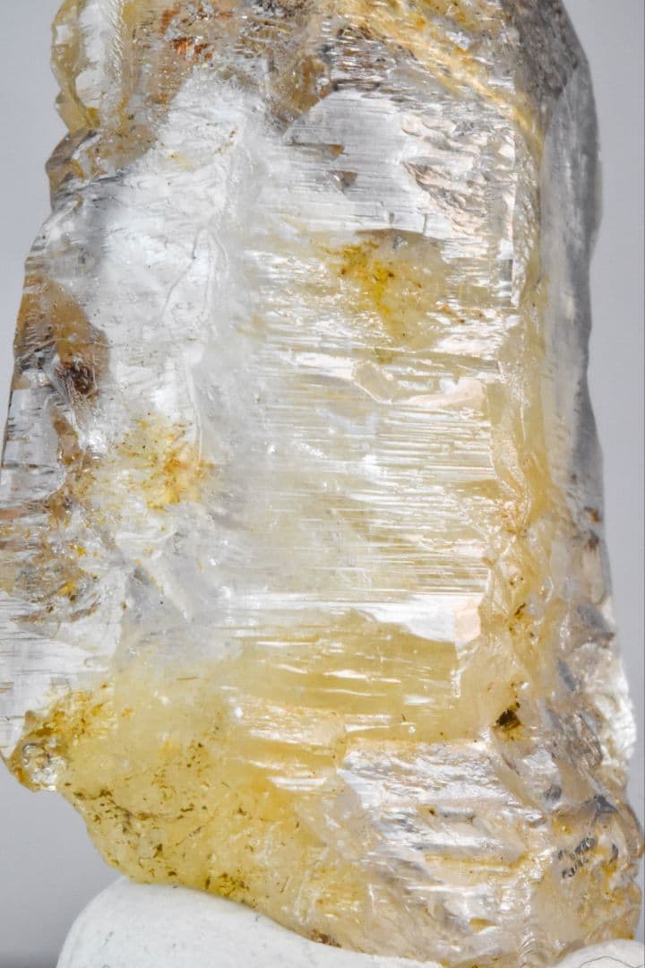 パキスタンスカルドゥ産 角閃石入りアイスクリスタル