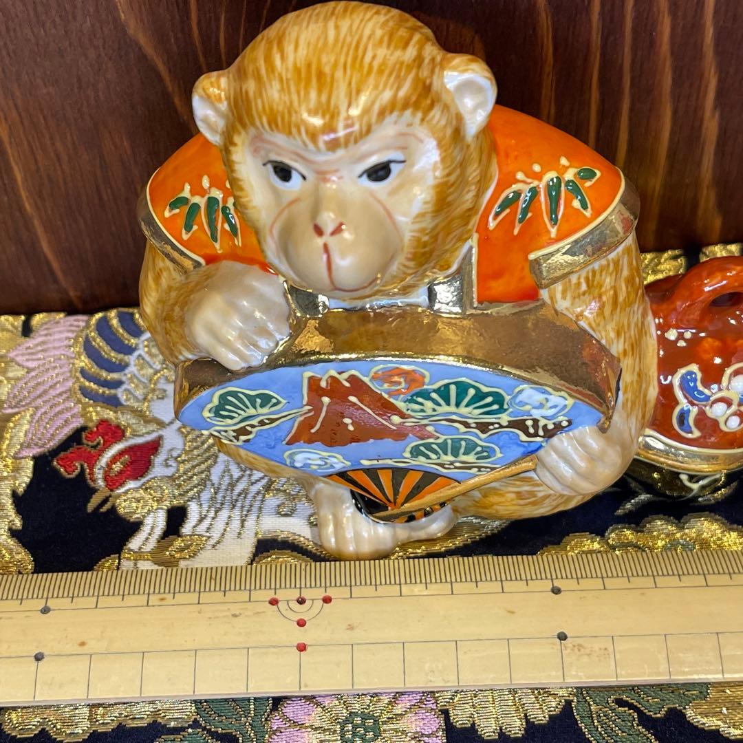 現品限り【願いが叶う】【魔除け 厄除け】九谷焼のさるの置物 赤富士 干支 猿 申