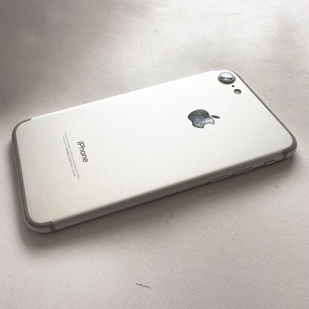 Apple iPhone 7 シルバー 128GB バッテリー100%