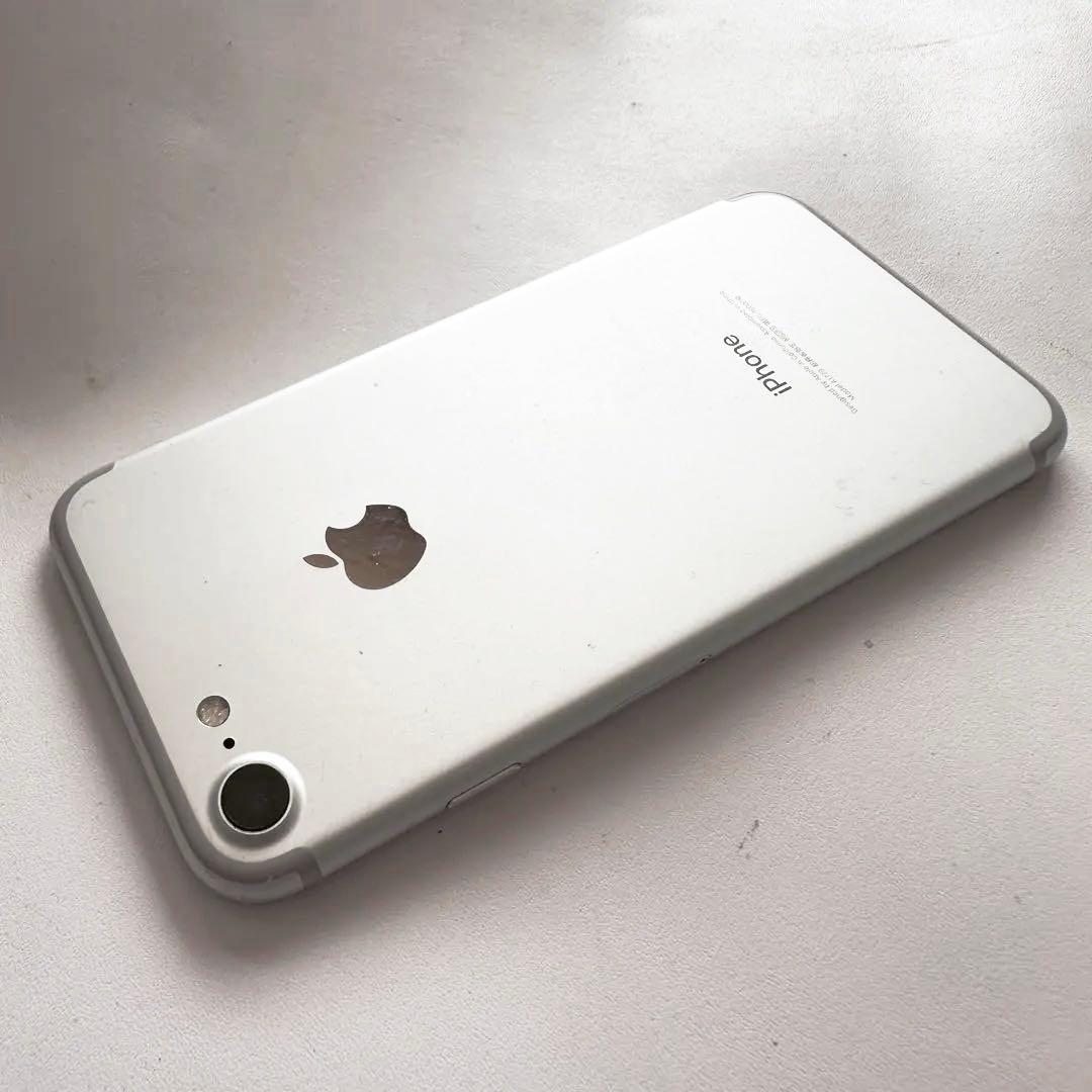 Apple iPhone 7 シルバー 128GB バッテリー100%