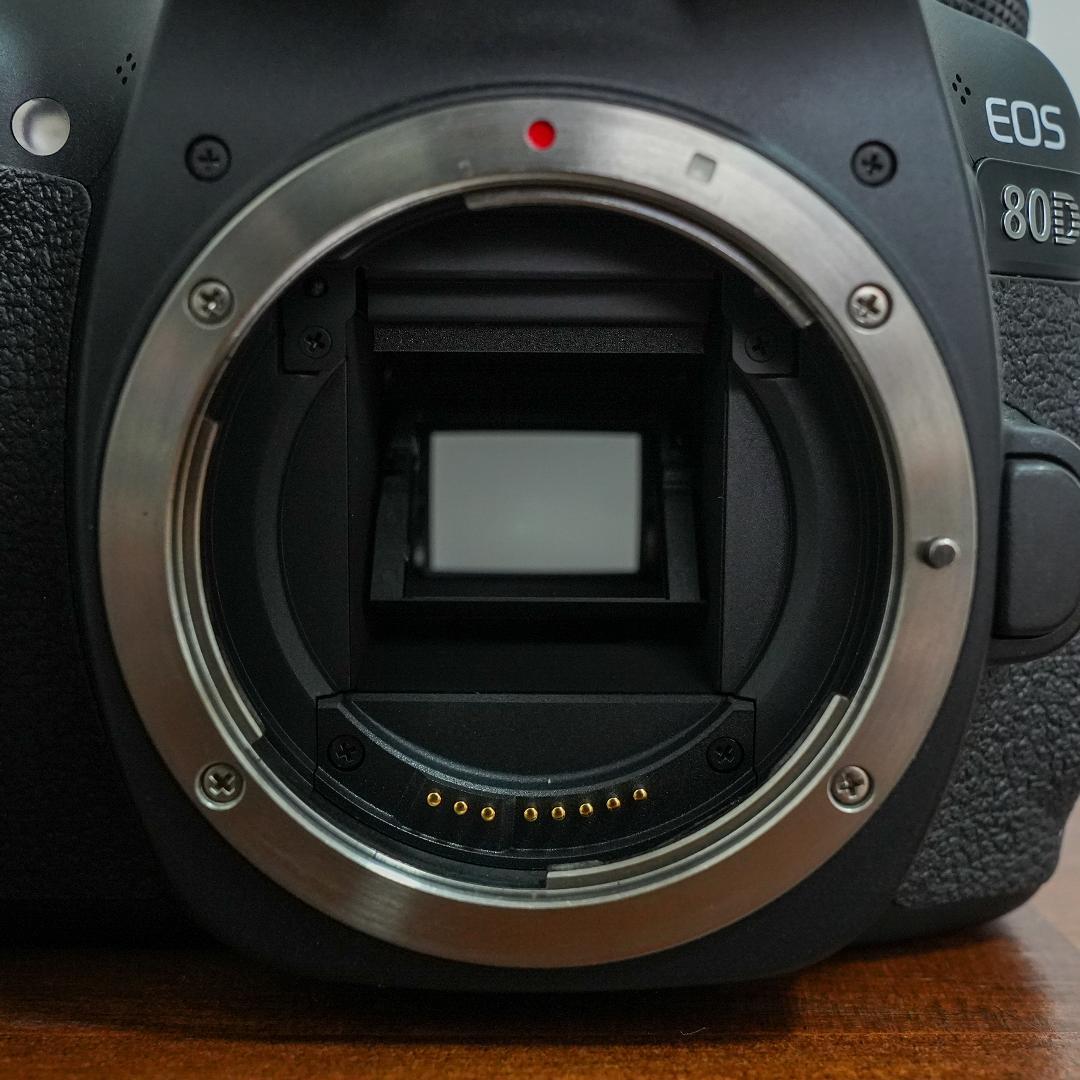 新品級 ★ Canon キャノン EOS 80D ★ ダブルズームキット