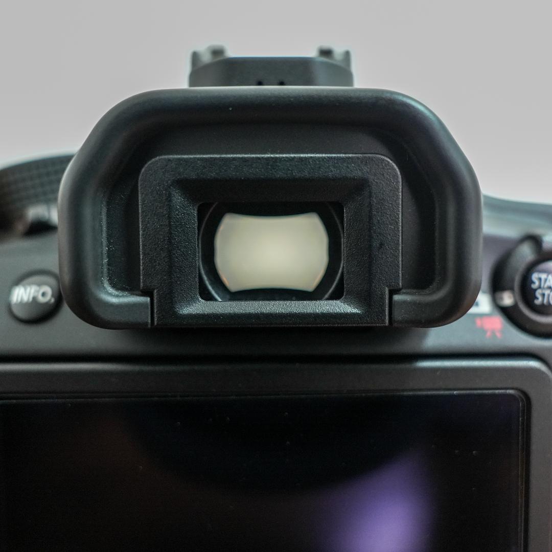 新品級 ★ Canon キャノン EOS 80D ★ ダブルズームキット