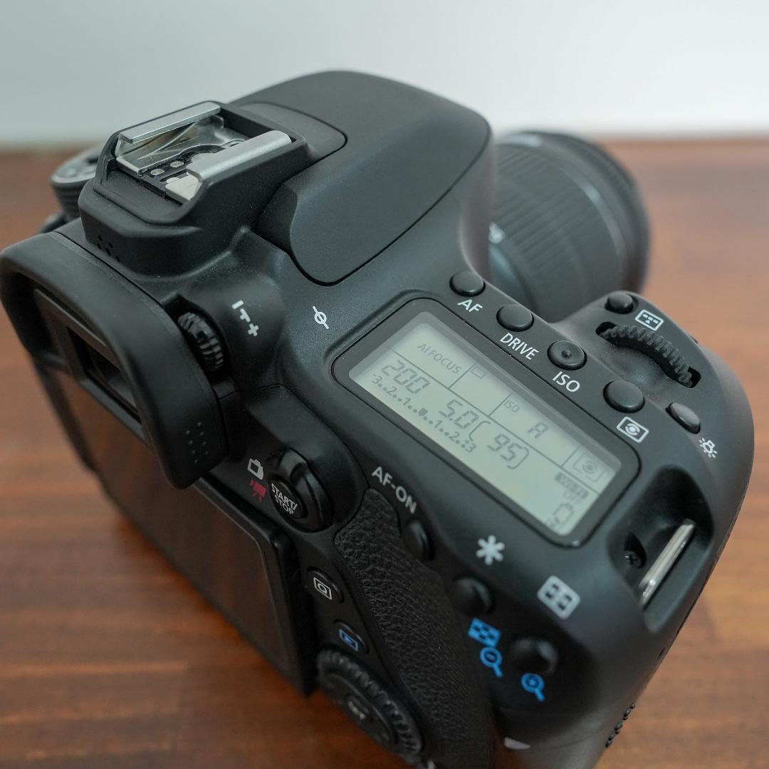 新品級 ★ Canon キャノン EOS 80D ★ ダブルズームキット