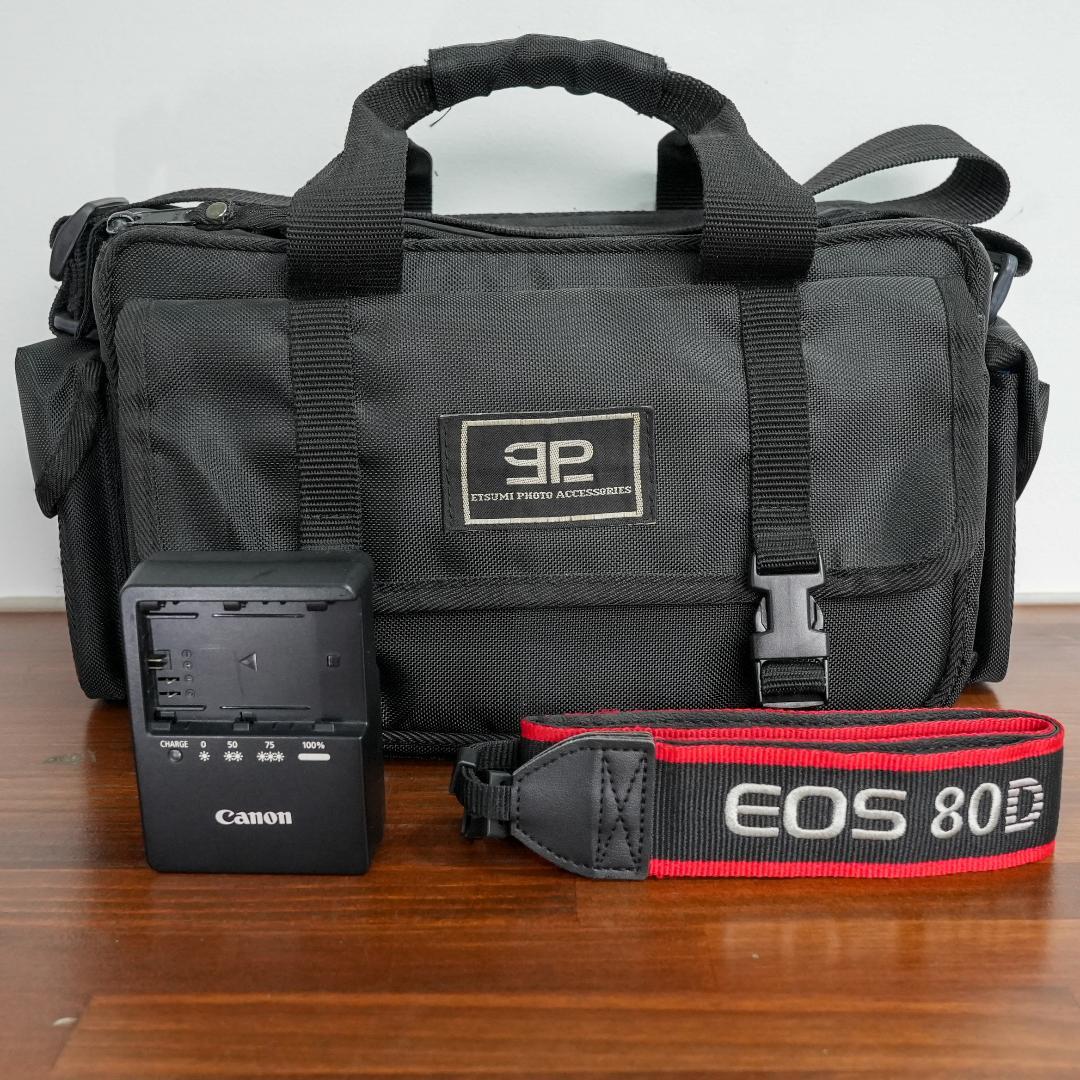 新品級 ★ Canon キャノン EOS 80D ★ ダブルズームキット