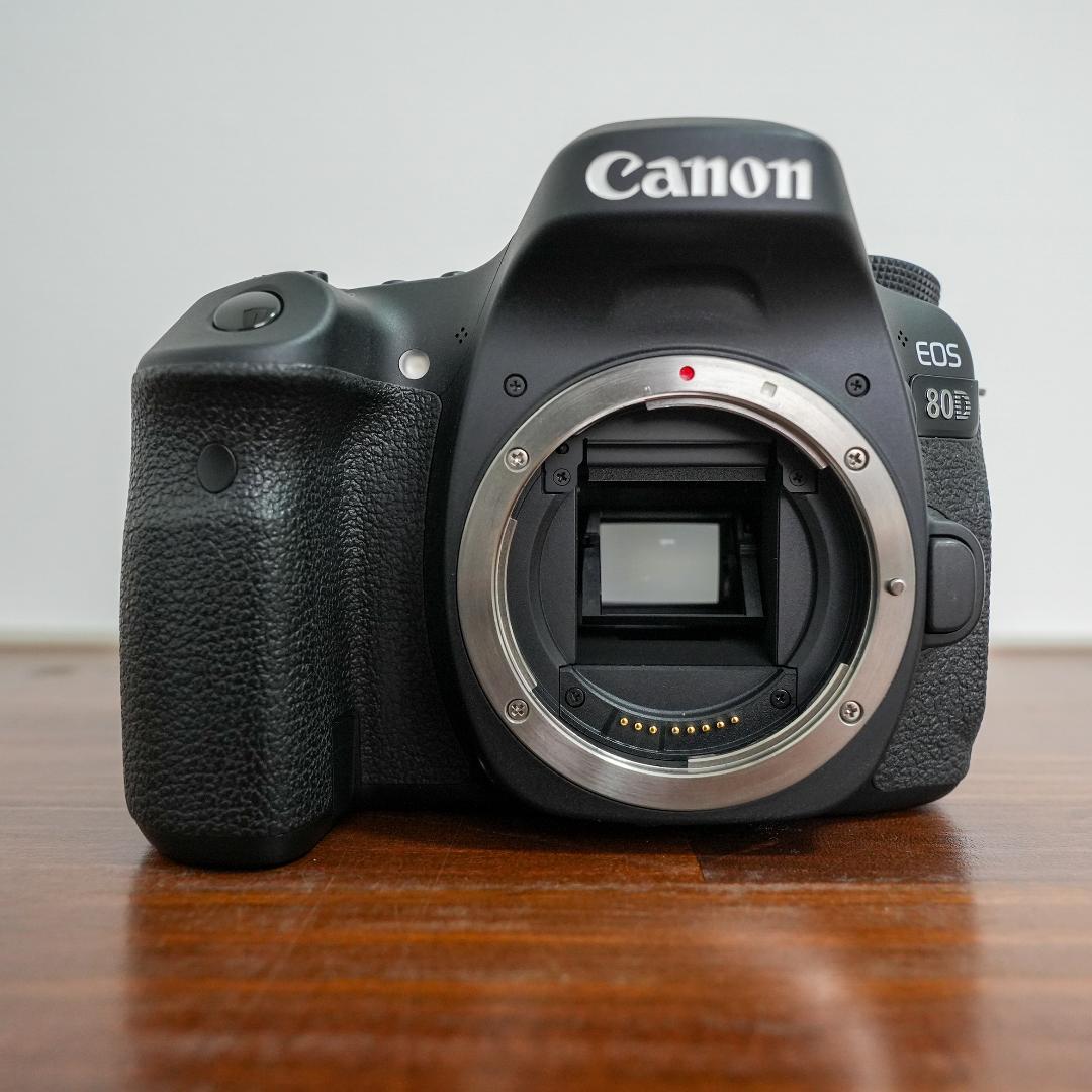 新品級 ★ Canon キャノン EOS 80D ★ ダブルズームキット