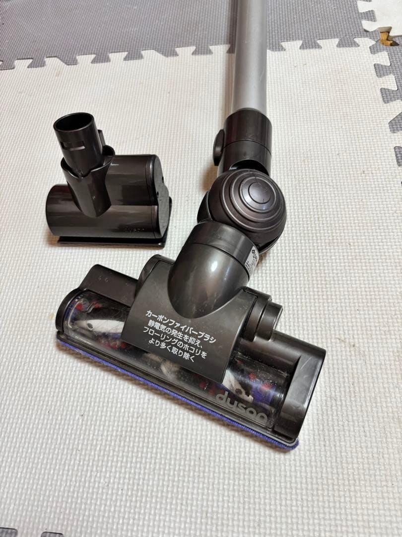 Dyson スティッククリーナー本体 アタッチメント付き