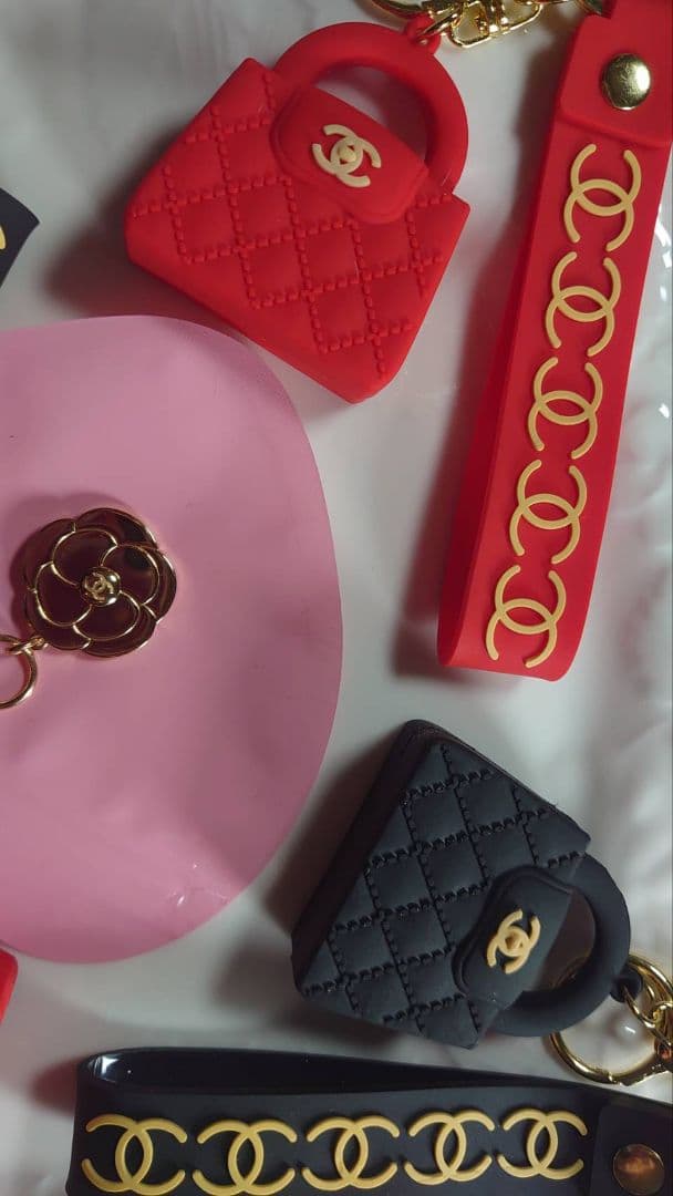 CHANEL シャネルミニバッグキーホルダー4個セット赤　黒♡チャーム1個贈呈中