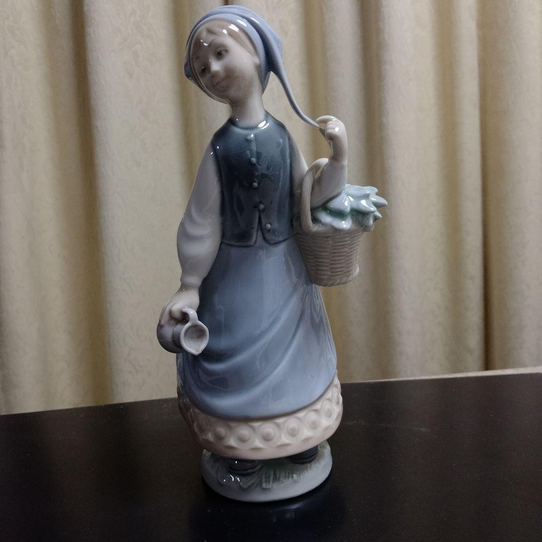 LLADRO 少女像 23cm バスケットと花瓶