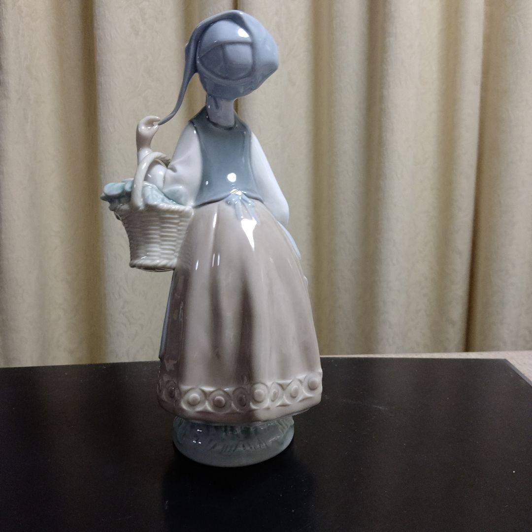 LLADRO 少女像 23cm バスケットと花瓶