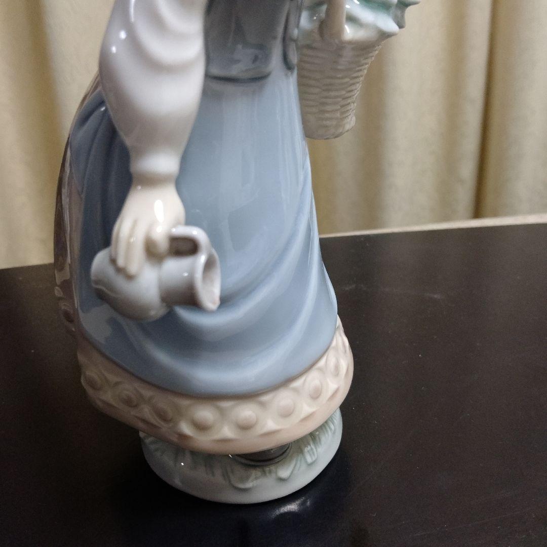 LLADRO 少女像 23cm バスケットと花瓶