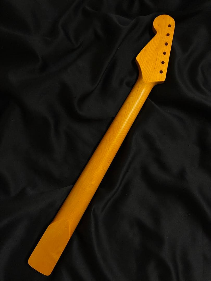 ストラトキャスターローズ指板ビンテージ　カラーネック（No3）ニトロサテン塗装