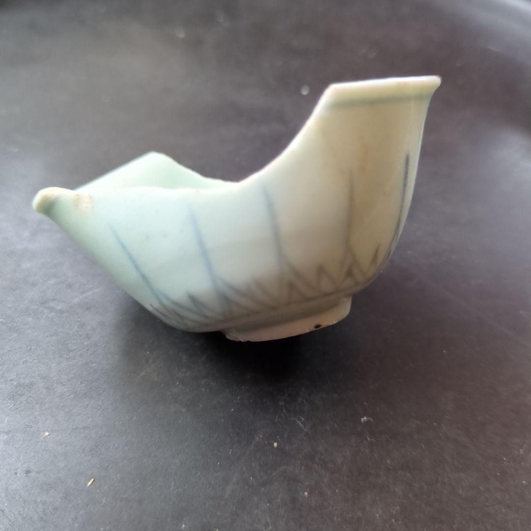 青色 波形の縁取り 陶器 小皿　初期伊万里の陶片骨董品