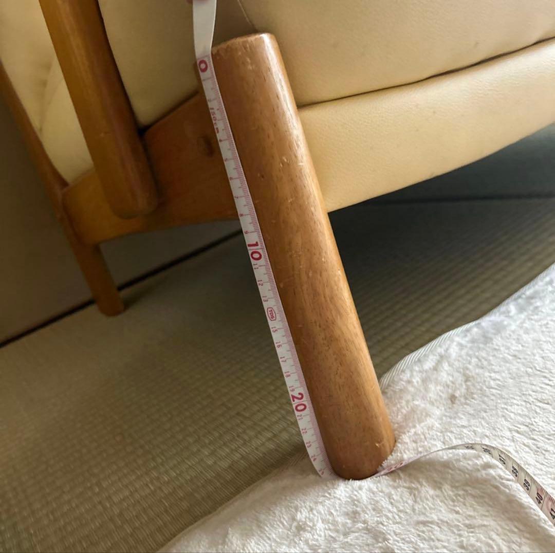 本革レザー　アーム付き2人掛けソファ　クリーム色