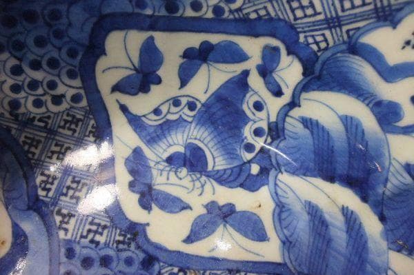 古伊万里 印判 染付 窓絵 蝶 唐草 大鉢 江戸末期 骨董