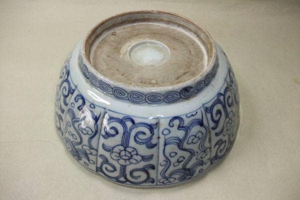 古伊万里 印判 染付 窓絵 蝶 唐草 大鉢 江戸末期 骨董