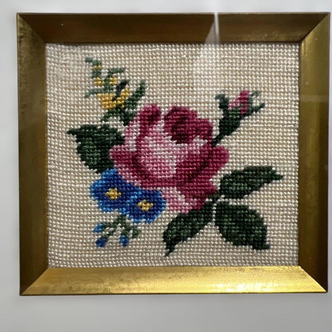 ハンドメイド極小刺繍プチポアン 額装品（正方形18.3cm）気品あるバラのミニ額