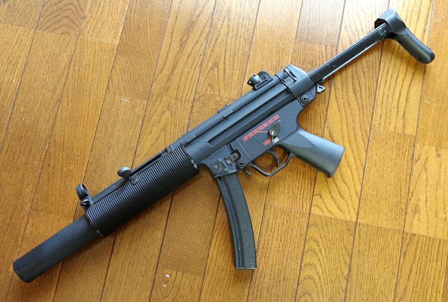 東京マルイ H&K MP5 SD6 スペアマガジン、純正バッテリー＆充電器付き