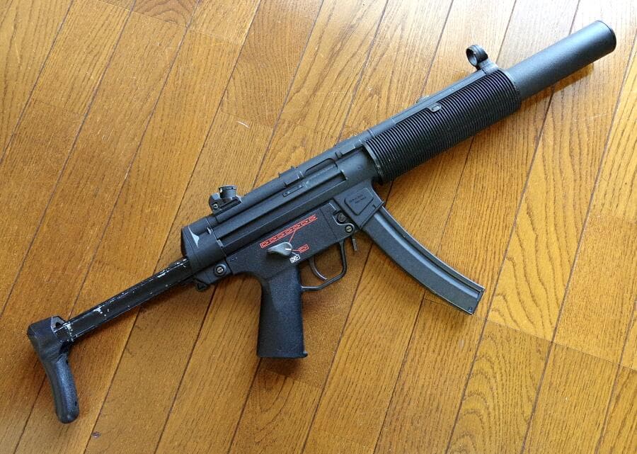 東京マルイ H&K MP5 SD6 スペアマガジン、純正バッテリー＆充電器付き