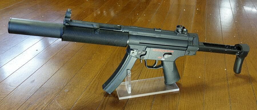 東京マルイ H&K MP5 SD6 スペアマガジン、純正バッテリー＆充電器付き