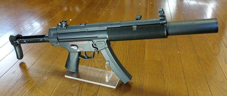 東京マルイ H&K MP5 SD6 スペアマガジン、純正バッテリー＆充電器付き