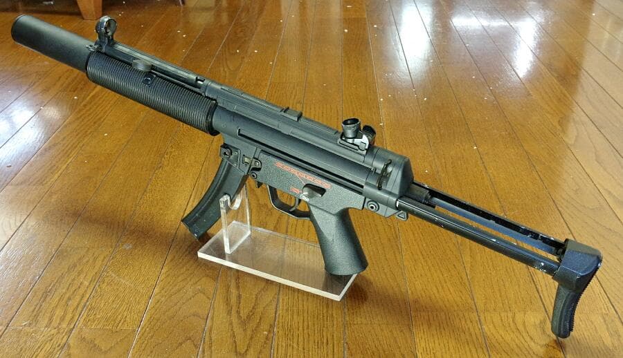 東京マルイ H&K MP5 SD6 スペアマガジン、純正バッテリー＆充電器付き