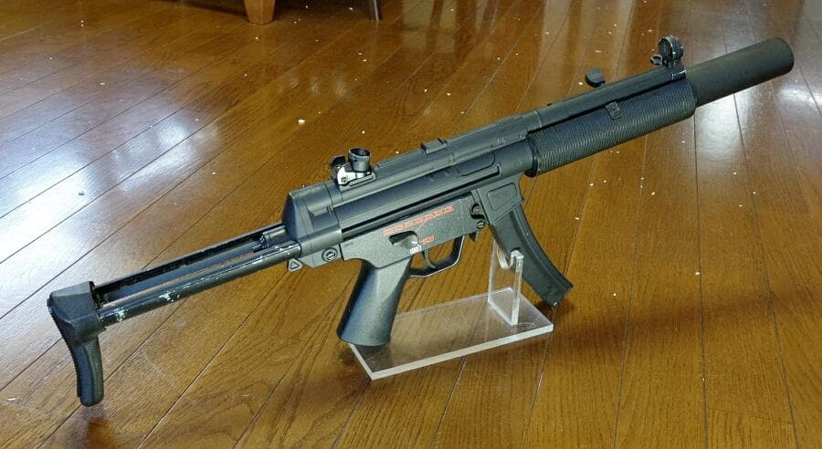 東京マルイ H&K MP5 SD6 スペアマガジン、純正バッテリー＆充電器付き