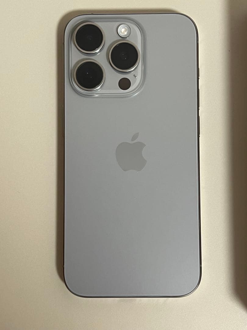 【美品】iPhone15pro 256GB SIMフリー
