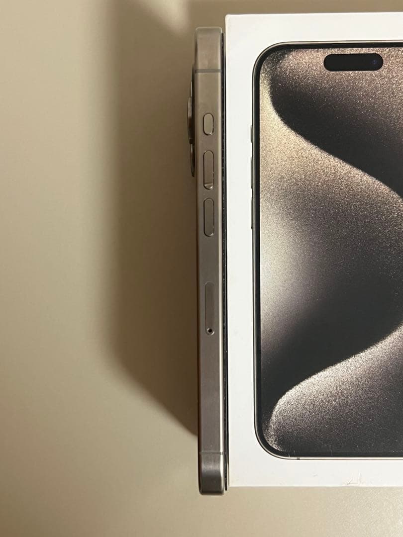 【美品】iPhone15pro 256GB SIMフリー