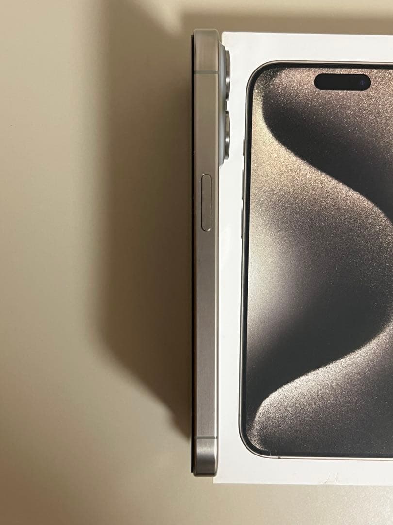【美品】iPhone15pro 256GB SIMフリー