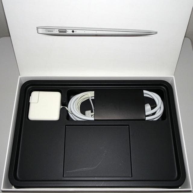 MacBook本体 MacBook Air 11inch 2015_i5/4GB/128GB