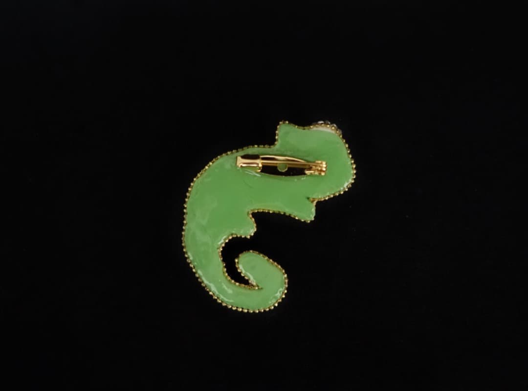 【ハンドメイド】グルーデコ★☆可愛いカメレオンのブローチ☆★スワロフスキー♪