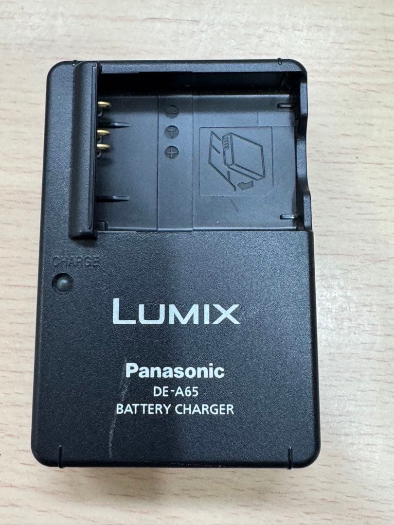LUMIX コンパクトデジタルカメラ レッド
