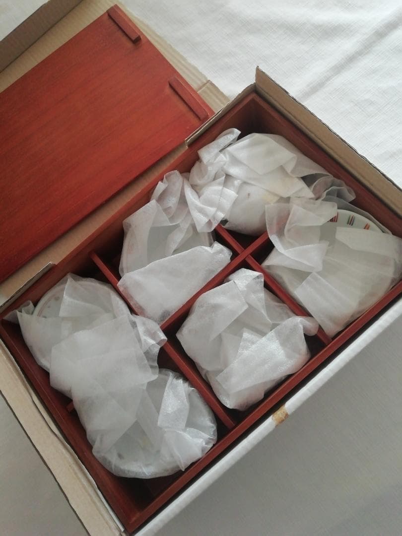 【新品未使用】和食　小鉢　小皿　醤油差し　木箱入り　赤絵小町香物揃　赤絵