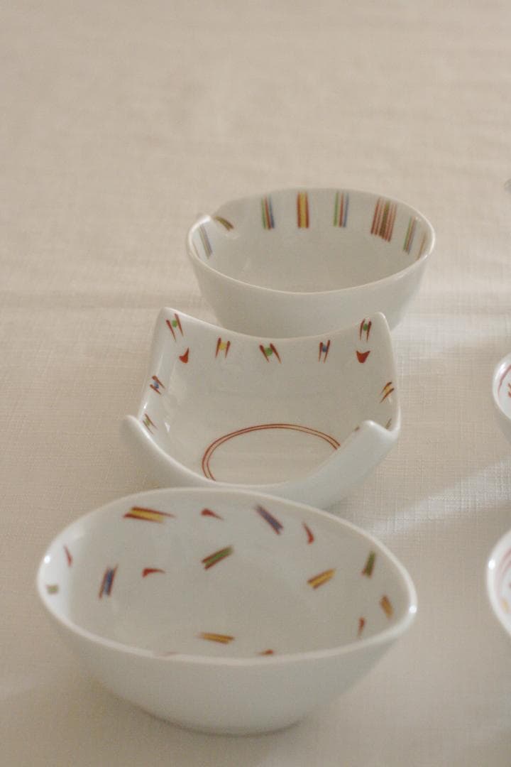 【新品未使用】和食　小鉢　小皿　醤油差し　木箱入り　赤絵小町香物揃　赤絵