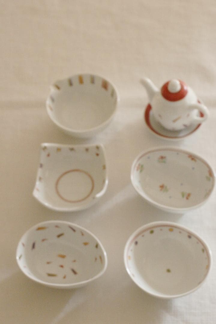 【新品未使用】和食　小鉢　小皿　醤油差し　木箱入り　赤絵小町香物揃　赤絵