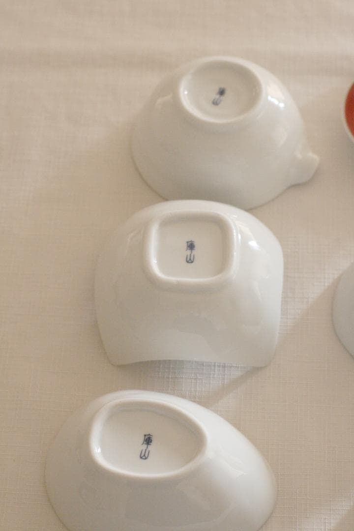 【新品未使用】和食　小鉢　小皿　醤油差し　木箱入り　赤絵小町香物揃　赤絵