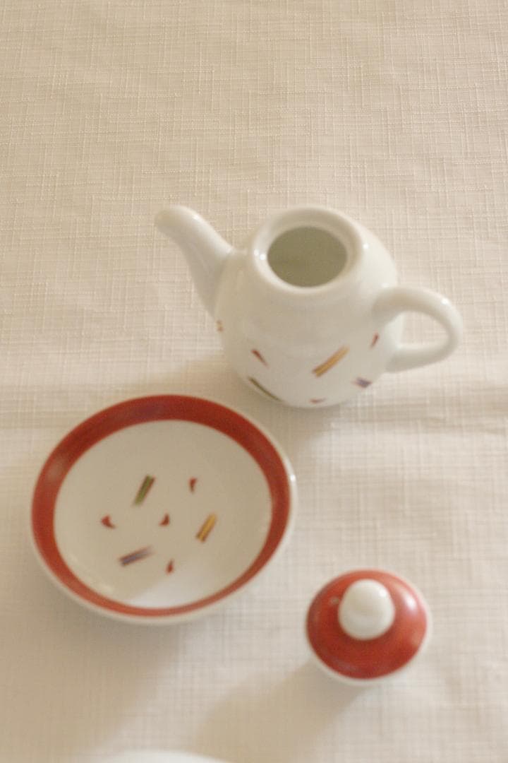 【新品未使用】和食　小鉢　小皿　醤油差し　木箱入り　赤絵小町香物揃　赤絵