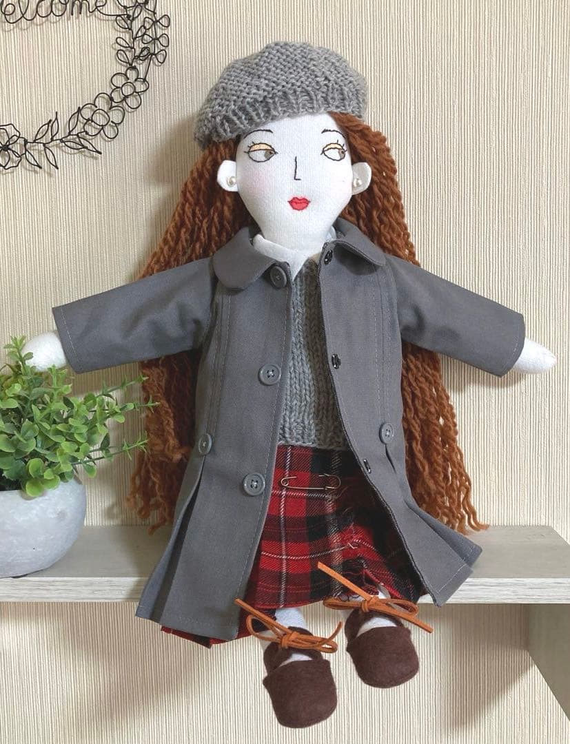 ハンドメイド着せ替え人形　グレーのコートさん