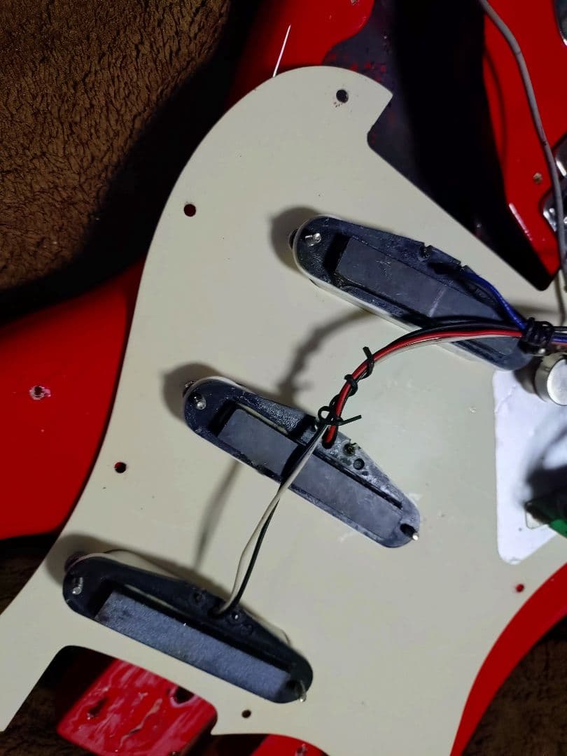 Squier バレット　Stratocaster 赤　ボディ不明